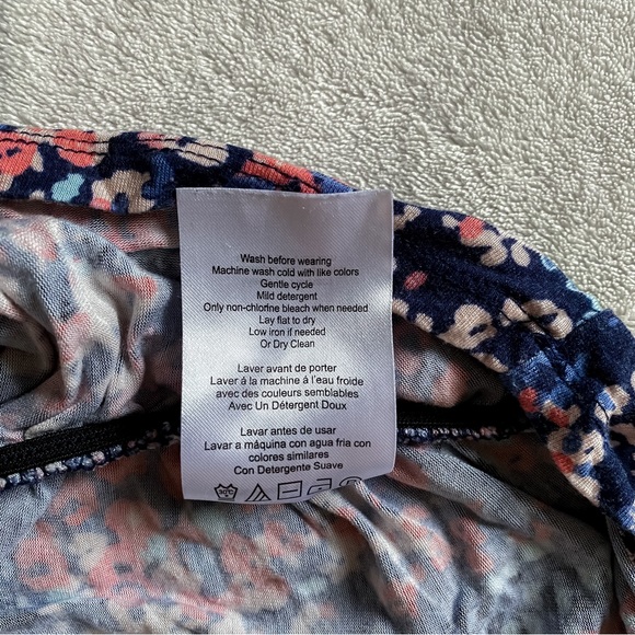 3/$15!💗 Beautiful floral maternity shirt, Medium - Picture 5 of 5